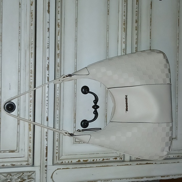 NWT Tahari Delta Hobo Checkered Shoulder Bag Bone Ivory Off White Cream 14" - Picture 10 of 10